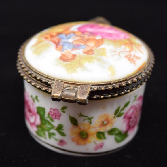Vintage Golden Peak Courting Couple Pill Box Porcelain Small Renaissance Floral - Picture 11 of 13